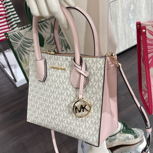 MICHAEL KORS
Mercer Medium Logo and Leather Accordion Crossbody Satchel Messengr - Picture 7 of 16